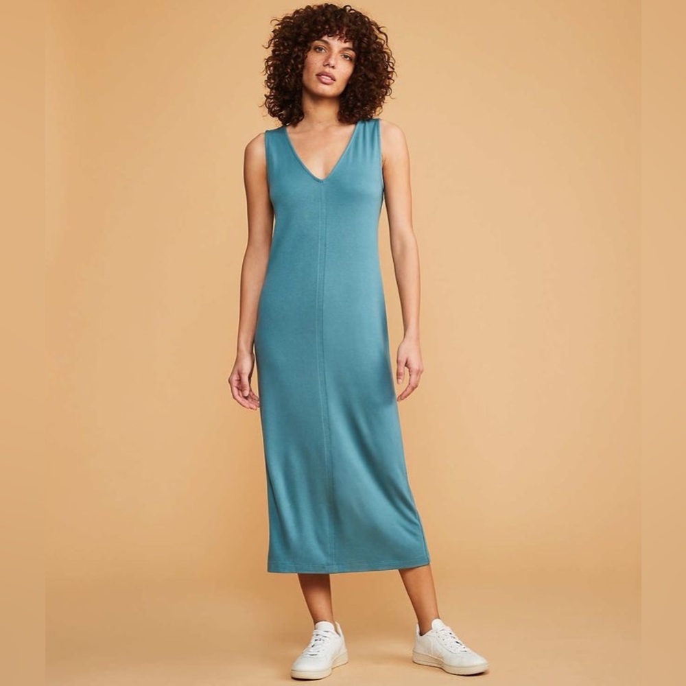 NWOT Lou & Grey signaturesoft midi dress in Oceanside size small. Never worn.